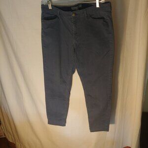 "Elegant & Versatile Old Navy Pixi Capris"